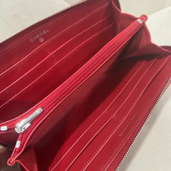Chanel Red Quilted Lambskin Large Zippy wallet - Picture 6 of 8